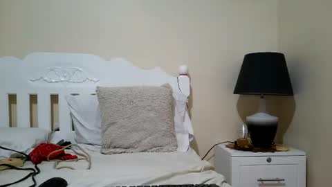 Angelquey online show from 12.22.25