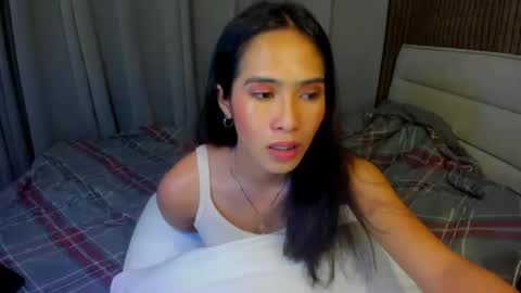 Snapshot of lovemarie19x chatting on 03.02.25 pauleen online show from 03.02.25