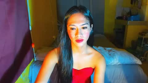 Snapshot of lovemarie19x chatting on 06.17.26 pauleen online show from 06.17.26