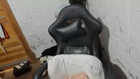 Snapshot of loveme4ever2025 chatting on 01.14.26 shena can you follow me here and tip me yehawww online show from 01.14.26