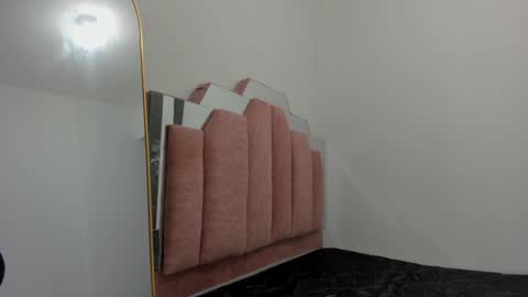 L O V E  online show from 02.02.25