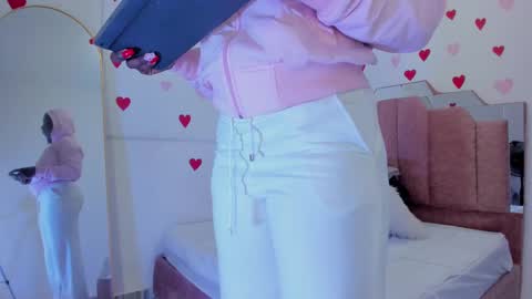 L O V E  online show from 02.20.25