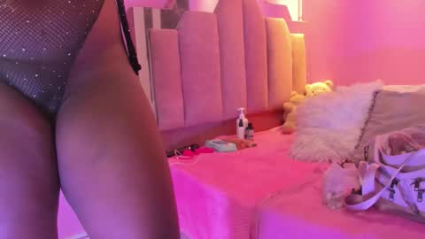 L O V E  online show from 11.18.25