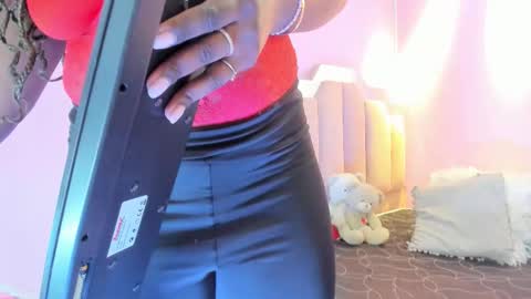 L O V E  online show from 11.23.25