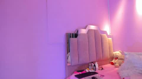 L O V E  online show from 12.04.25