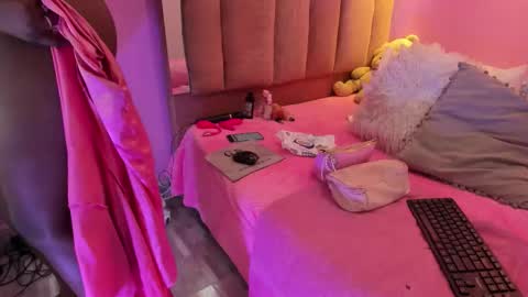 L O V E  online show from 12.16.25