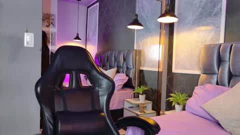 Love  online show from 11.24.25