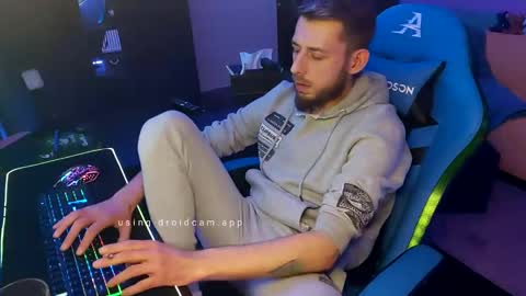 Snapshot of loverboy89hh chatting on 01.17.25 LoverBoy89HH online show from 01.17.25