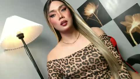 lovers moon22 online show from 11.14.25