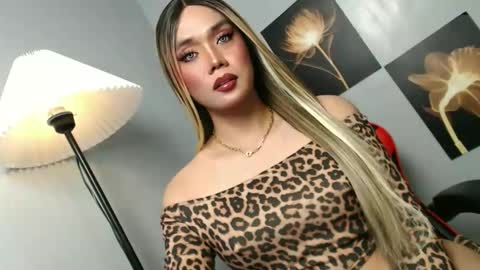 lovers moon22 online show from 11.16.25