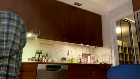 Snapshot of loveshine_ chatting on 12.23.24 loveshine_ online show from 12.23.24