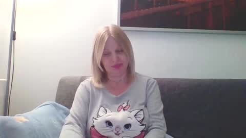 Marlyn online show from 02.20.25