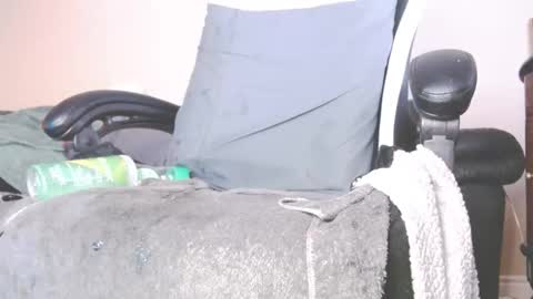 lovetobeused online show from 11.28.25