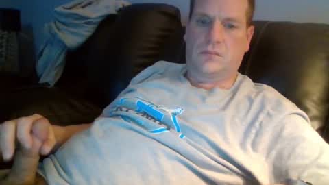 Snapshot of lovetocum37 chatting on 03.01.25 lovetocum37 online show from 03.01.25