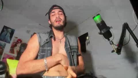 lovexjuxn77 online show from 11.22.25