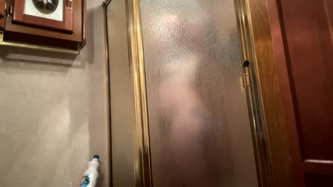 Snapshot of loveyourkittty chatting on 03.10.25 StacyMaeWish online show from 03.10.25