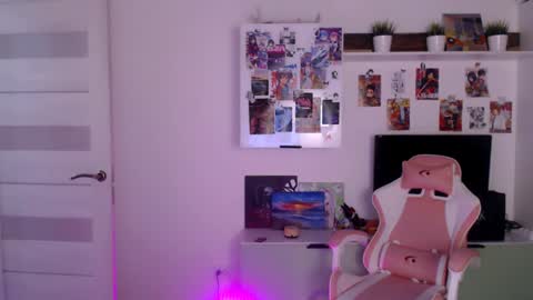 Snapshot of lower_angel chatting on 01.16.25 Loly online show from 01.16.25