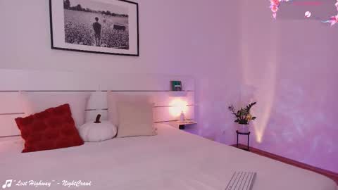    .       online show from 09.09.25