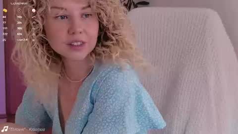 Snapshot of lowfreqsiren chatting on 06.25.26 . online show from 06.25.26
