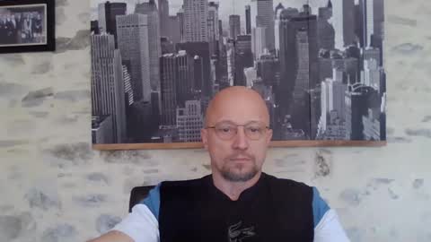 Snapshot of lrda49 chatting on 04.20.26 Espigle online show from 04.20.26