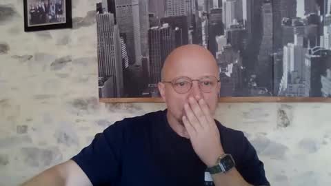 Snapshot of lrda49 chatting on 04.22.26 Espigle online show from 04.22.26