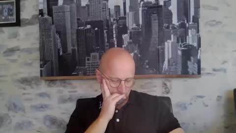 Snapshot of lrda49 chatting on 04.28.26 Espigle online show from 04.28.26