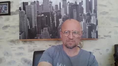 Snapshot of lrda49 chatting on 05.20.26 Espigle online show from 05.20.26