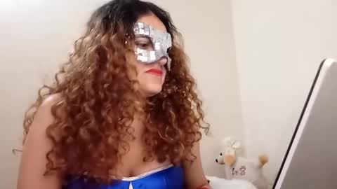 Snapshot of luanapowerful chatting on 10.05.25 luanapowerful online show from 10.05.25