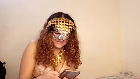 Snapshot of luanapowerful chatting on 10.13.25 luanapowerful online show from 10.13.25