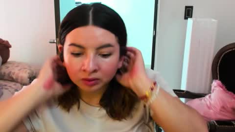 luara__01__lecat_1 online show from 11.28.25