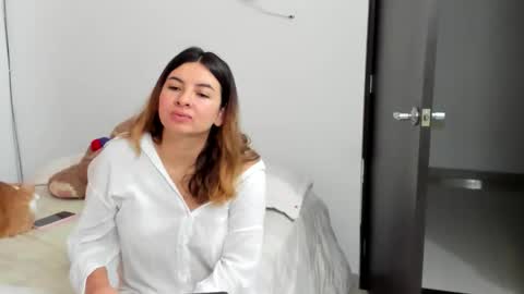 luara__01__lecat_1 online show from 02.20.26