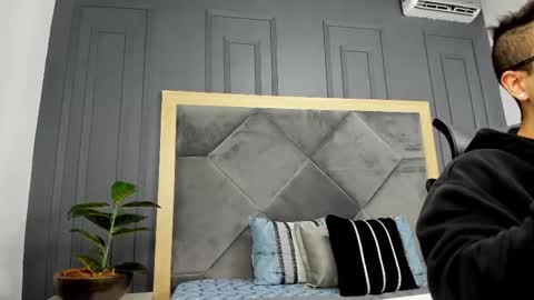 luca_morettii online show from 10.23.25