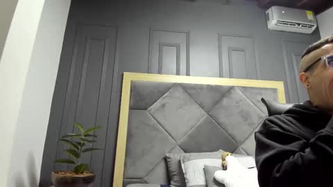 luca_morettii online show from 11.21.25