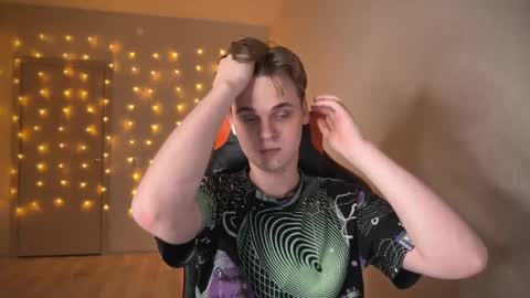 Lucas Gill online show from 01.12.25