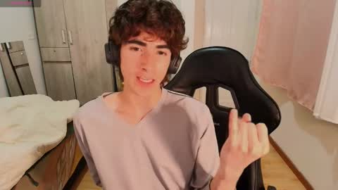 Snapshot of lucas_xo chatting on 09.13.25 lucas_xo online show from 09.13.25