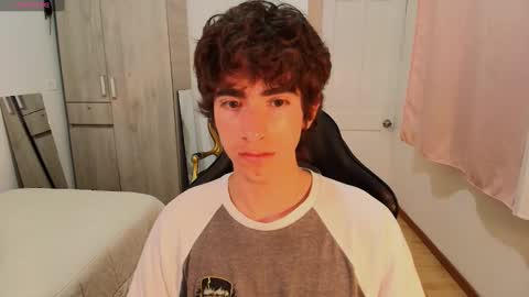 Snapshot of lucas_xo chatting on 09.15.25 lucas_xo online show from 09.15.25
