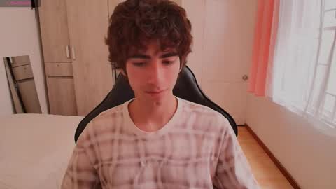 Snapshot of lucas_xo chatting on 09.17.25 lucas_xo online show from 09.17.25