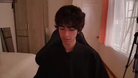 Snapshot of lucas_xo chatting on 09.18.25 lucas_xo online show from 09.18.25