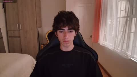 Snapshot of lucas_xo chatting on 09.19.25 lucas_xo online show from 09.19.25