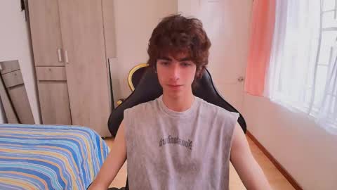 Snapshot of lucas_xo chatting on 09.21.25 lucas_xo online show from 09.21.25