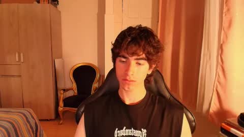 Snapshot of lucas_xo chatting on 09.23.25 lucas_xo online show from 09.23.25