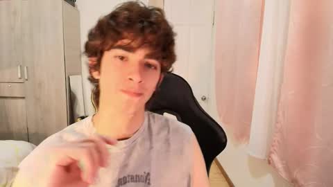 Snapshot of lucas_xo chatting on 09.23.25 lucas_xo online show from 09.23.25