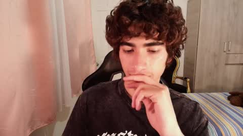 Snapshot of lucas_xo chatting on 10.07.25 lucas_xo online show from 10.07.25