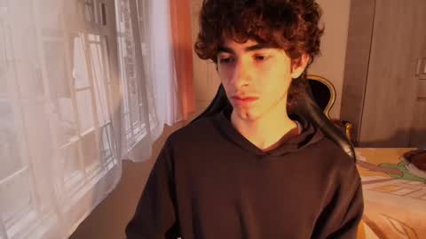 Snapshot of lucas_xo chatting on 10.10.25 lucas_xo online show from 10.10.25