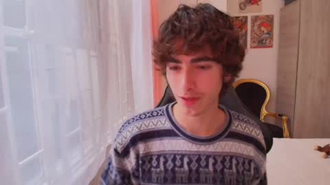 Snapshot of lucas_xo chatting on 10.13.25 lucas_xo online show from 10.13.25