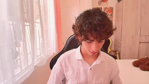 Snapshot of lucas_xo chatting on 10.15.25 lucas_xo online show from 10.15.25