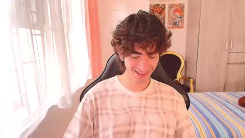 Snapshot of lucas_xo chatting on 10.17.25 lucas_xo online show from 10.17.25