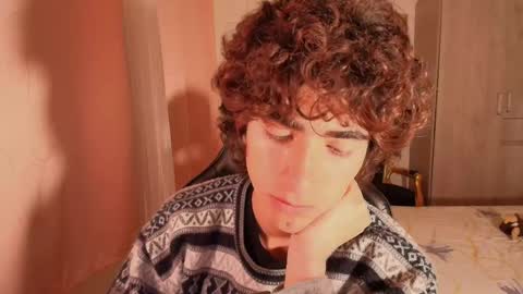 Snapshot of lucas_xo chatting on 10.21.25 lucas_xo online show from 10.21.25