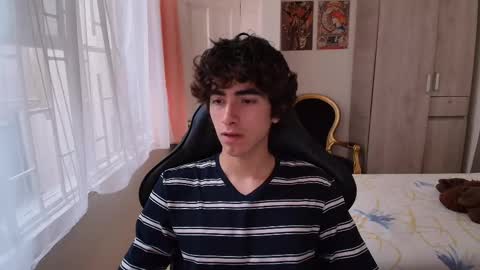 Snapshot of lucas_xo chatting on 10.21.25 lucas_xo online show from 10.21.25