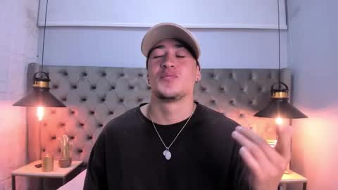 Snapshot of luccagrey chatting on 11.07.25 luccagrey online show from 11.07.25